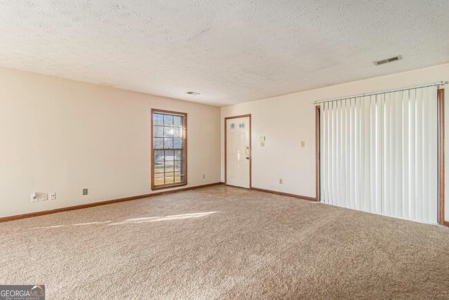 Building Photo - 1609 Riverside Trail NE