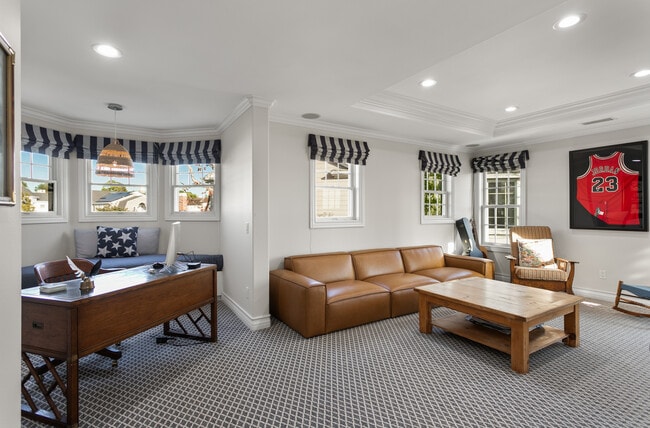 Building Photo - 13 Cape Danbury