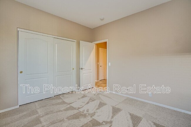 Building Photo - 2573 E Detroit Pl