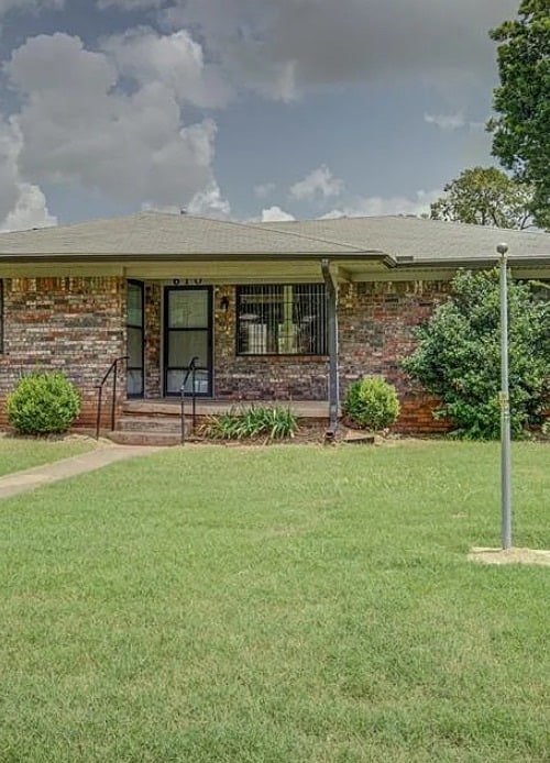 Primary Photo - 610 N 6th Ave