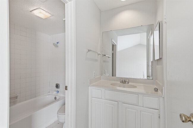 Building Photo - 2120 Wilcrest Dr