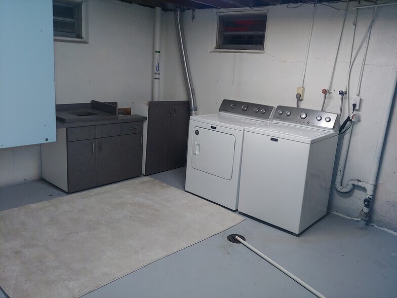 Laundry: washer+dryer included - 1994 Macon St