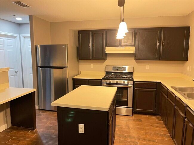 Building Photo - 101 Jacales Court