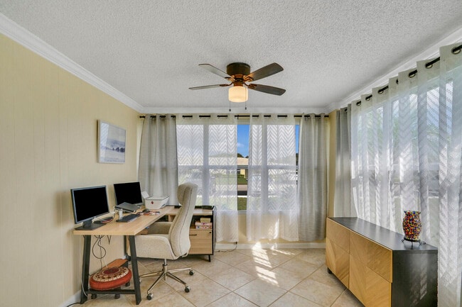 Building Photo - 202 W High Point Terrace