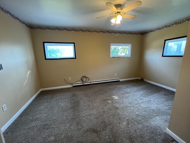 Building Photo - 103 N Ridge St