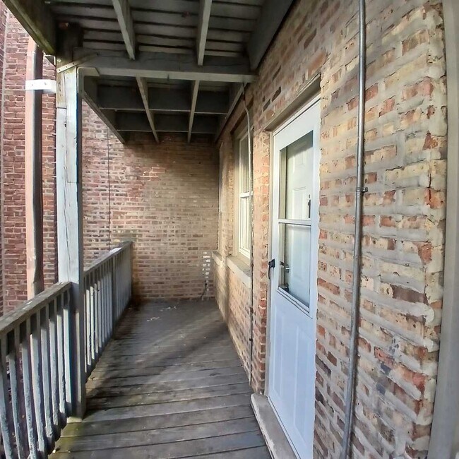 Building Photo - 2056 N Kilpatrick Ave