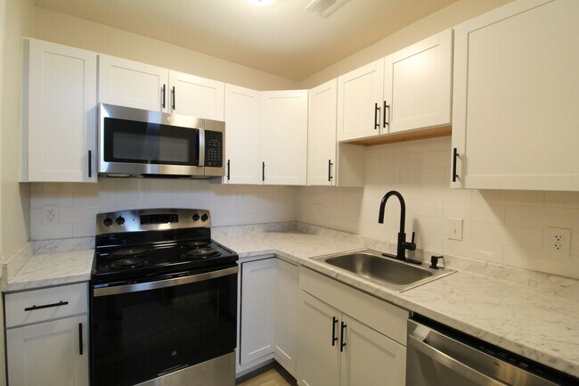 Building Photo - 1362 Bradley Dr