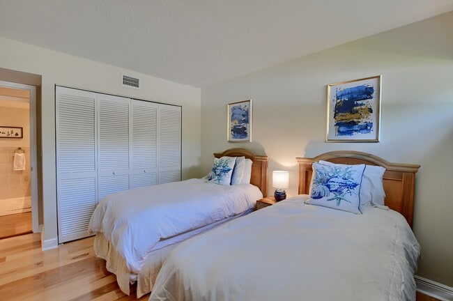 Building Photo - 6748 Willow Wood Dr