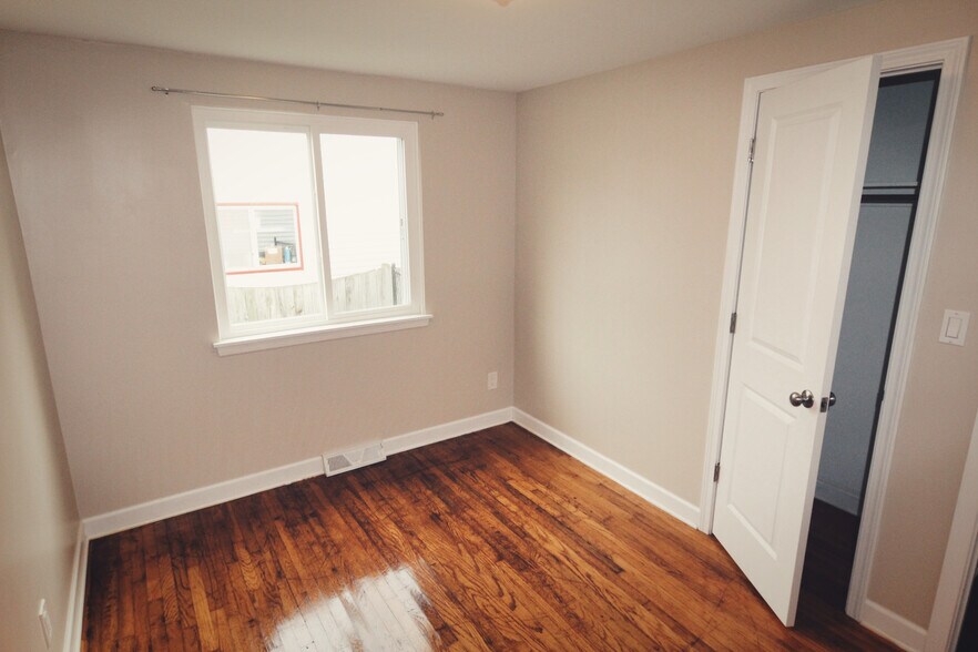 Bedroom 3 - 5160 Roseview Ave