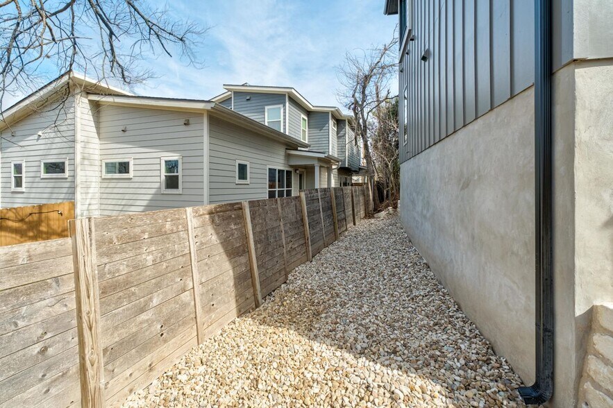 Building Photo - 1736 Bunche Rd