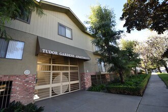 Building Photo - 15128 Burbank Blvd