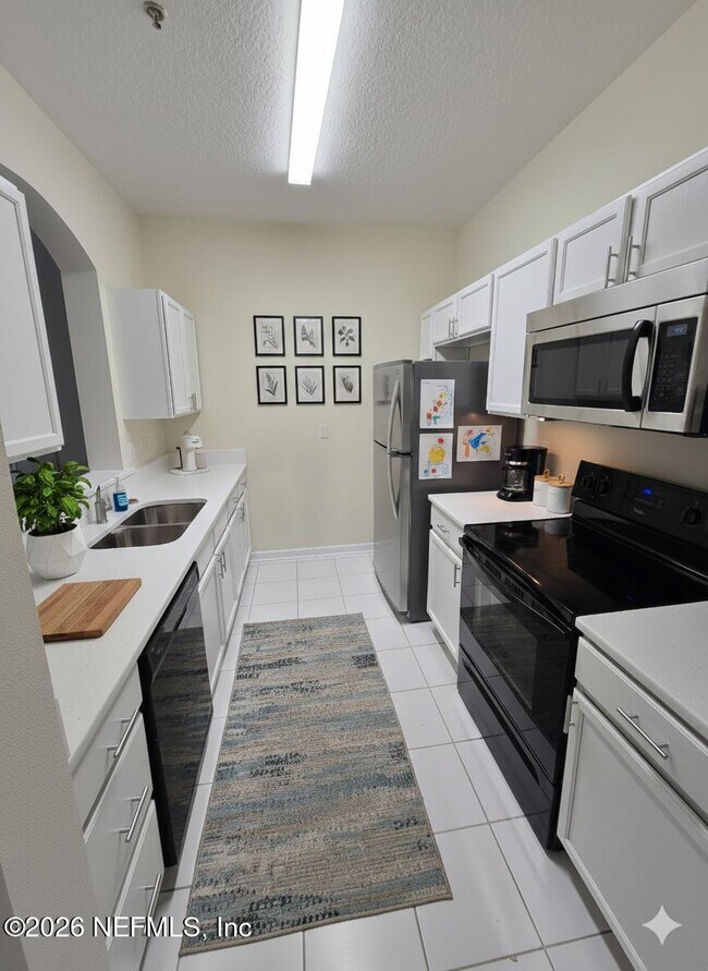 Building Photo - 10550 Baymeadows Rd