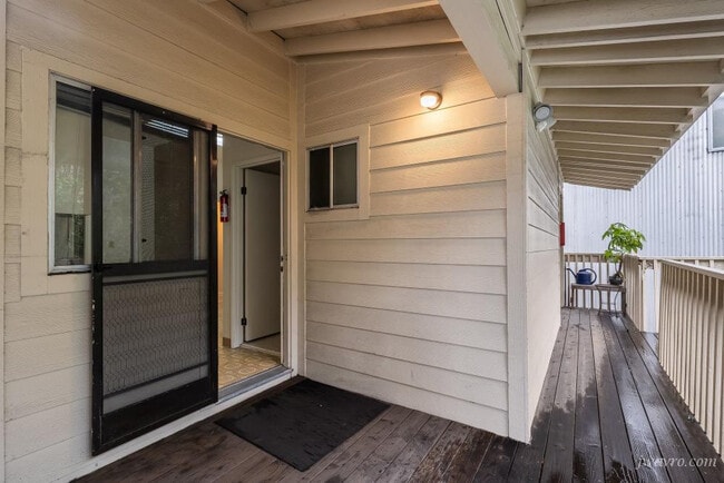 Building Photo - 33a Isis St