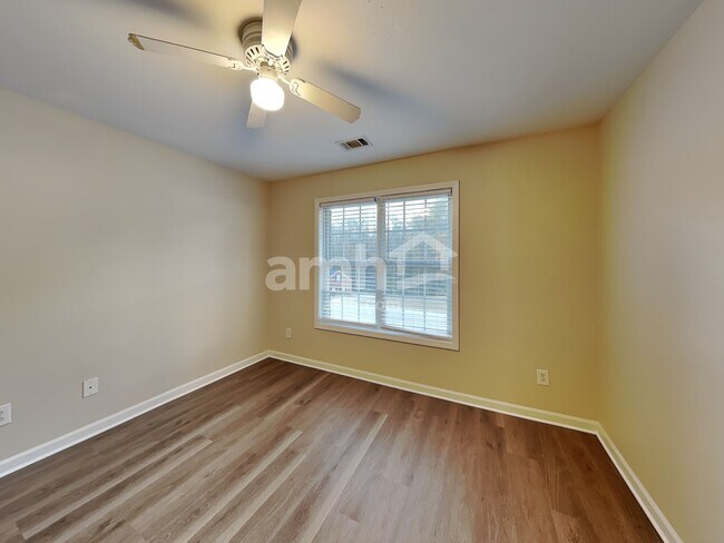 Building Photo - 1054 Falls Brooke Dr