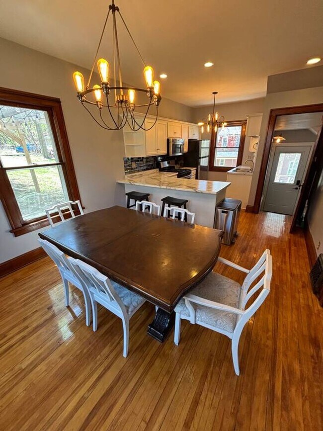 Building Photo - Four Bedroom, One Bathroom Single Family H...