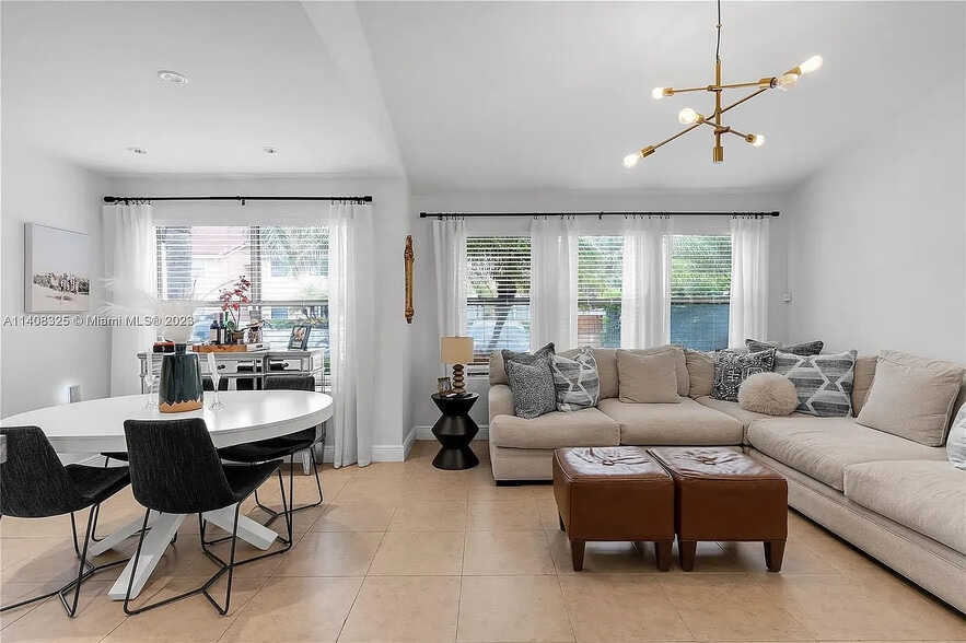 Building Photo - 10441 SW 156th Ct