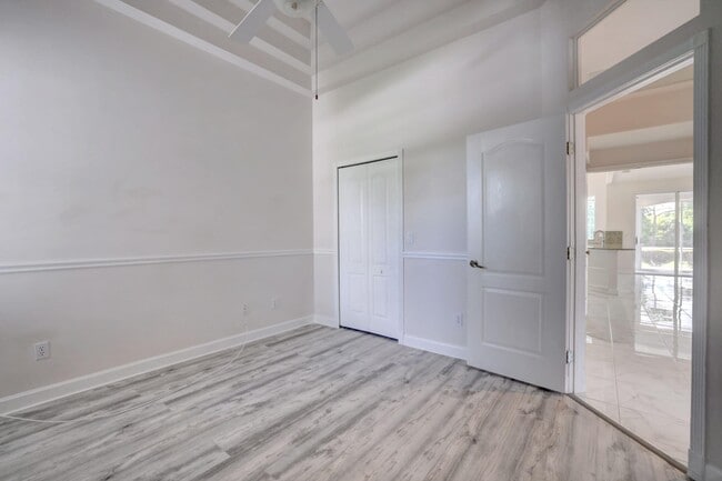 Building Photo - 8028 Plantation Lakes Dr