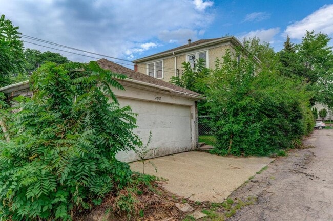 Building Photo - 2078 St Clair Ave