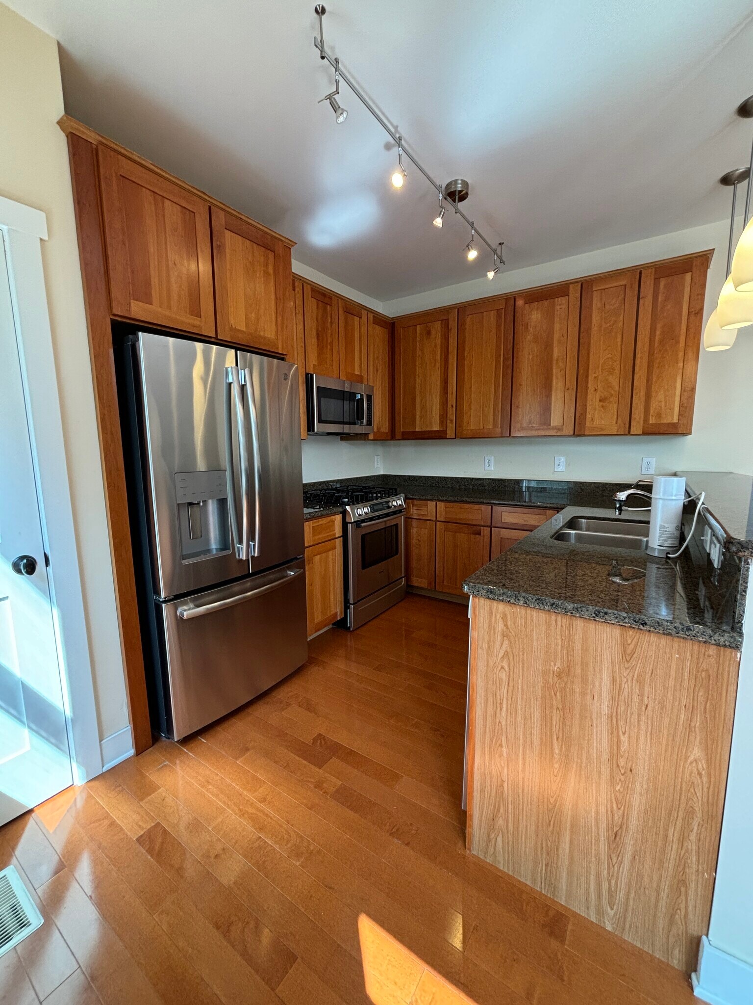 Building Photo - 1455 Mews Ct