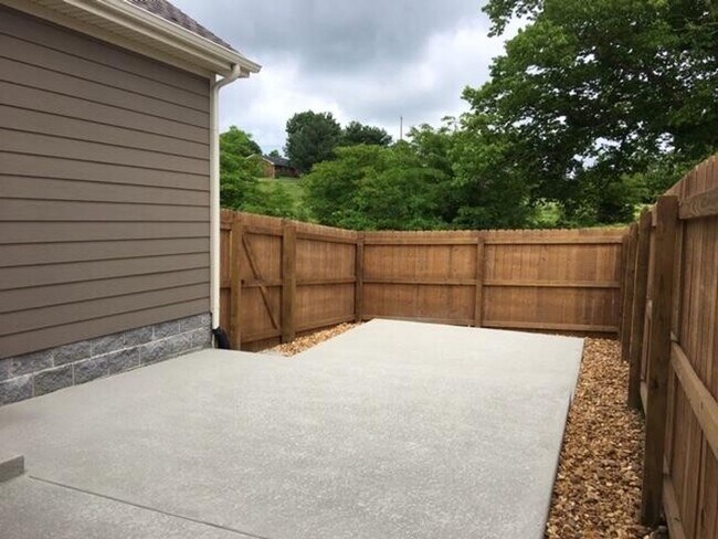 Building Photo - Stunning Maytown One level cottage home with 3 bed/2 bath 2 car rear garage attached.