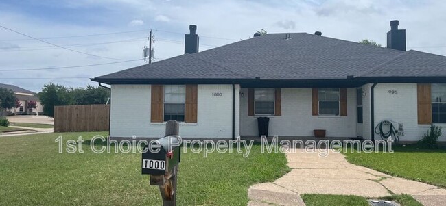 Primary Photo - 1000 Meadow Cir N