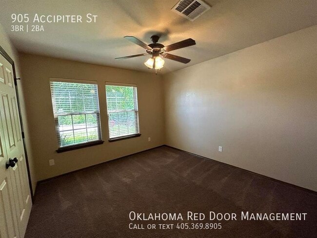 Building Photo - 905 Accipiter St