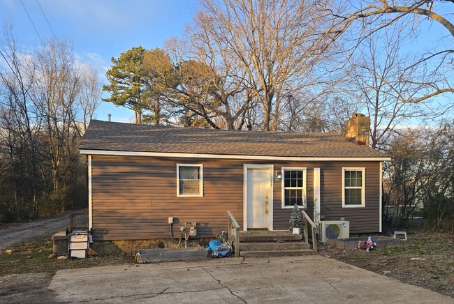 Building Photo - Newport Road Triplex