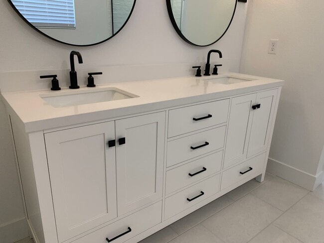 Building Photo - Brand NEW 4 bedroom 1 story home Rancho Co...
