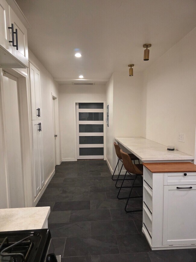 Building Photo - 746 N Virginia Ct