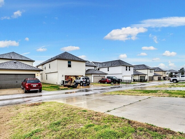 Building Photo - Warm & Welcoming 3/BR 2.5 Home in Dripping...