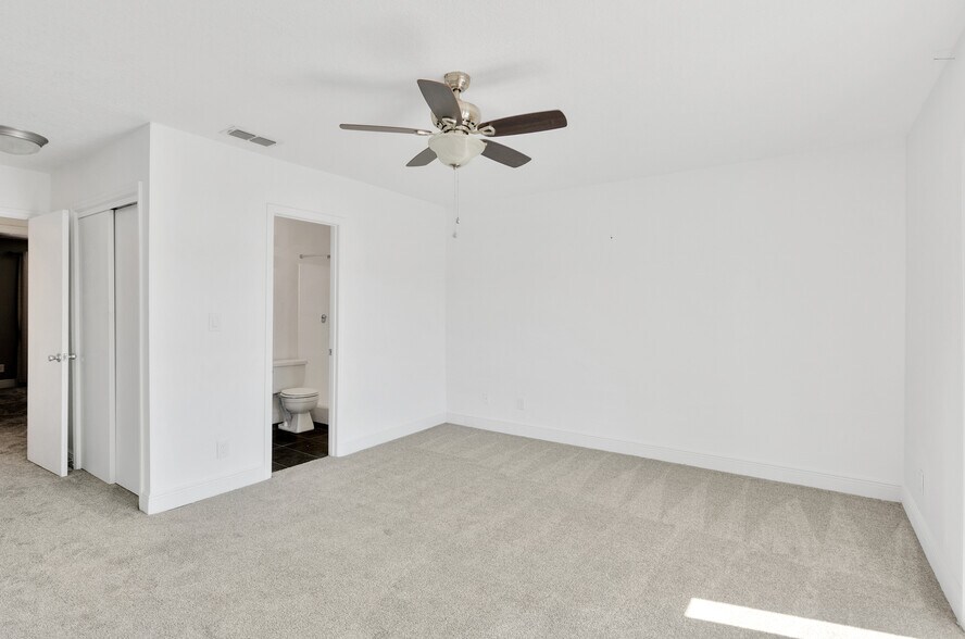 Building Photo - 3743 Pompano Dr SE