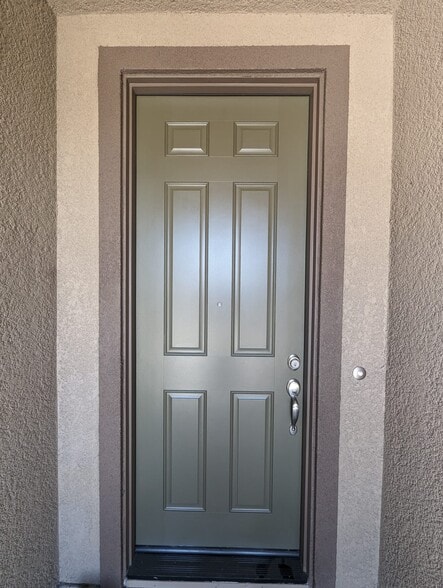 Entry - 578 Pleasant Dr