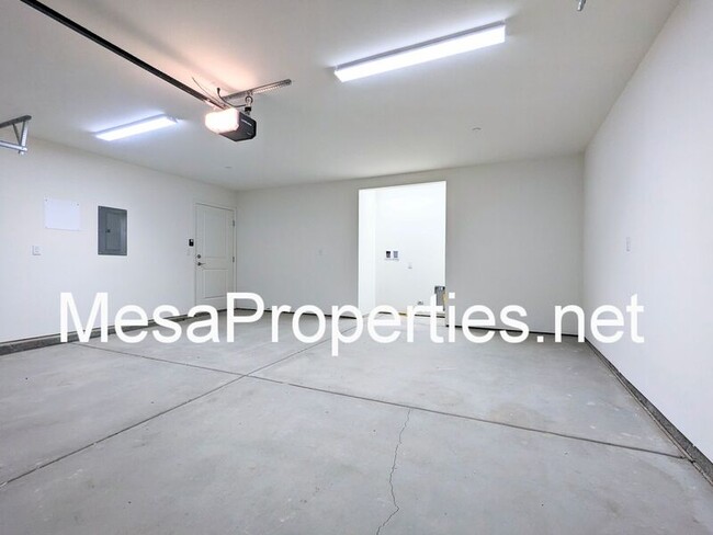 Building Photo - 9550 Tamarisk Ave