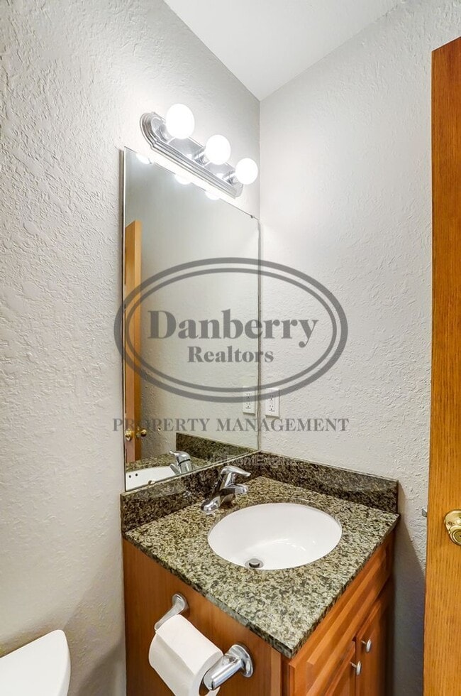 Building Photo - 1103 N Byrne Rd