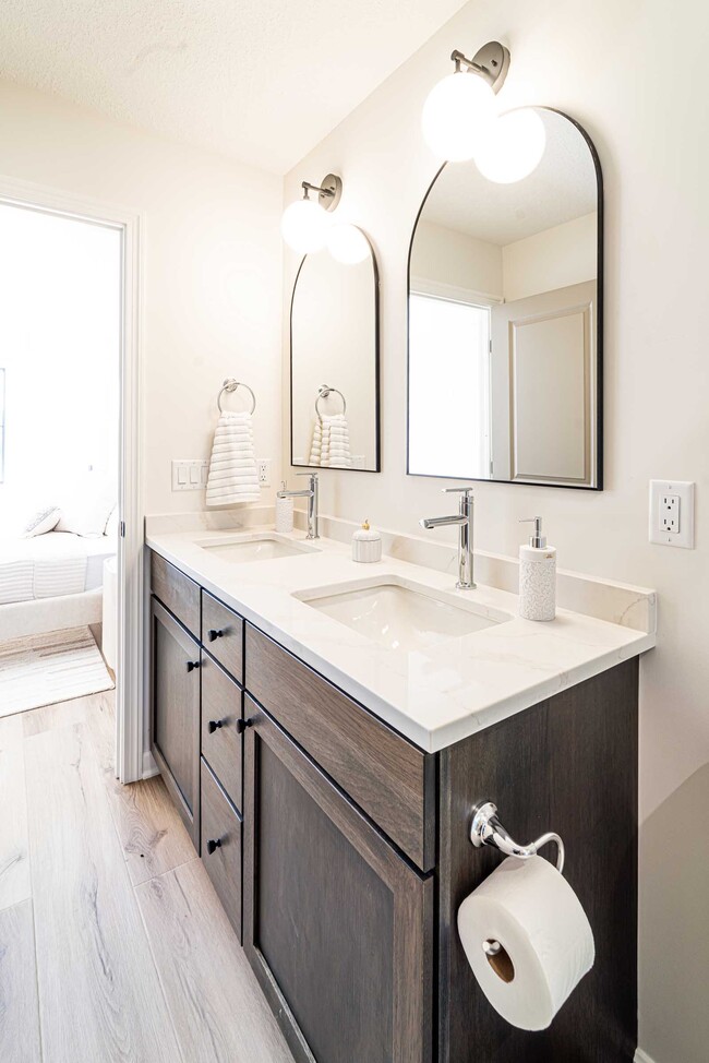 Building Photo - 14550 South Ave