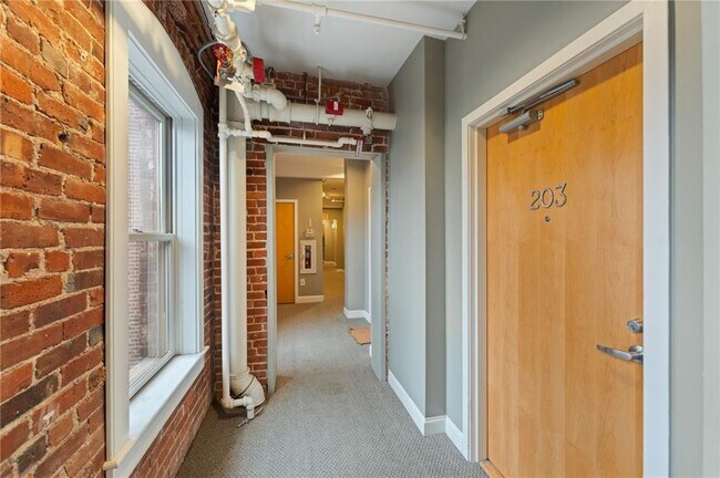 Building Photo - 755 Westminster St
