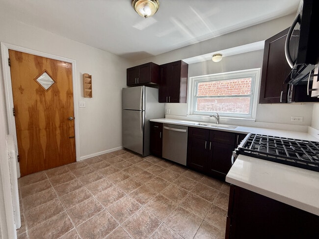 Building Photo - 6147 N Meade Ave