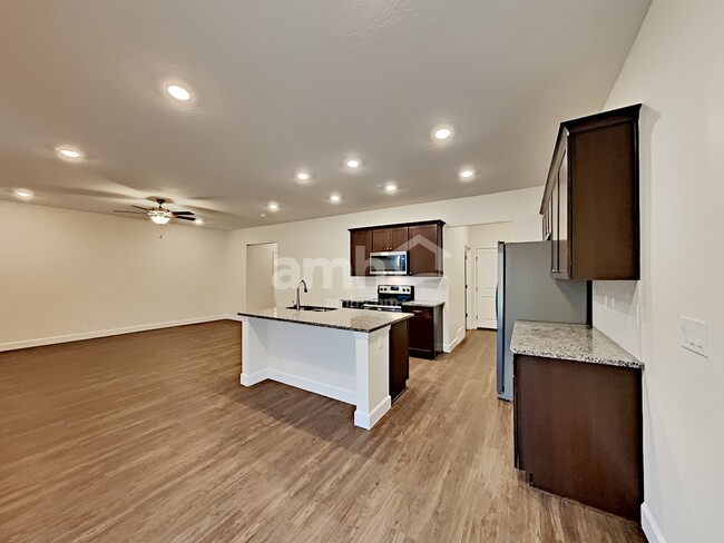 Building Photo - 2430 S Wild Horse Way
