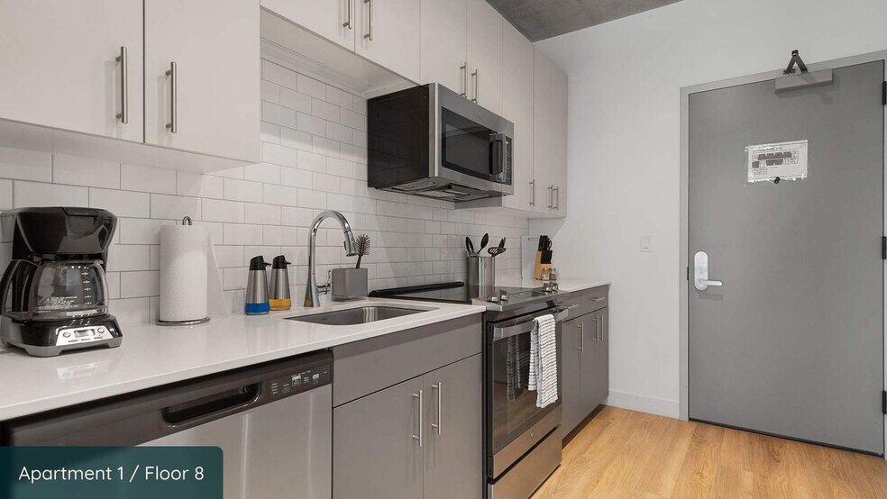 Building Photo - 851 W Blackhawk St