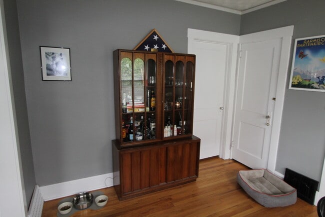 Building Photo - Beautiful 2-bedroom Charmer in Aksarben