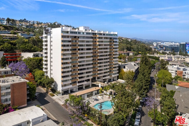 Building Photo - 8787 Shoreham Dr