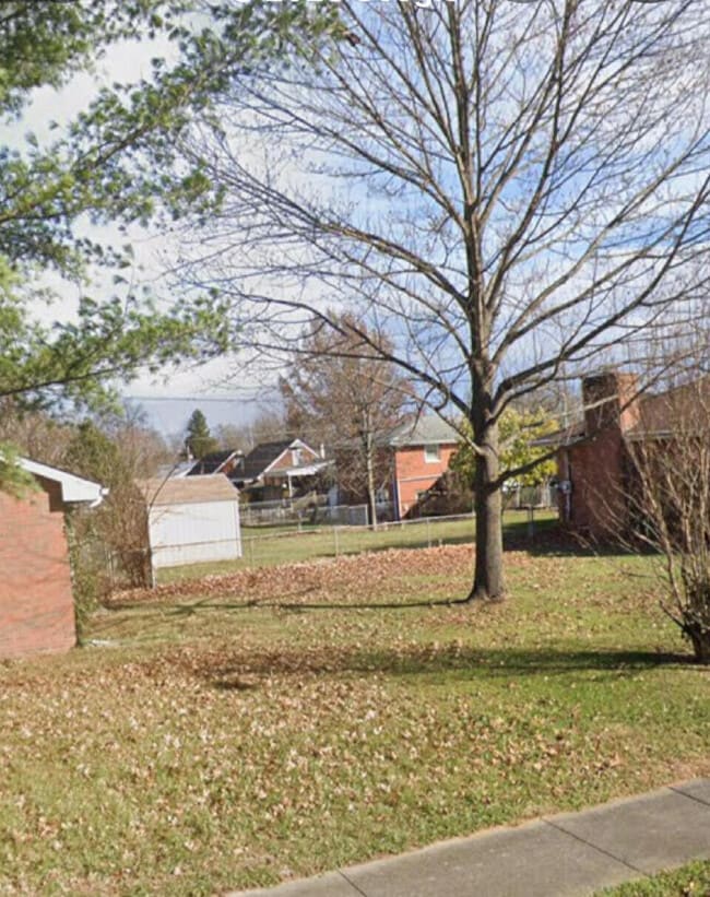 Building Photo - 425 Bryanwood Pkwy