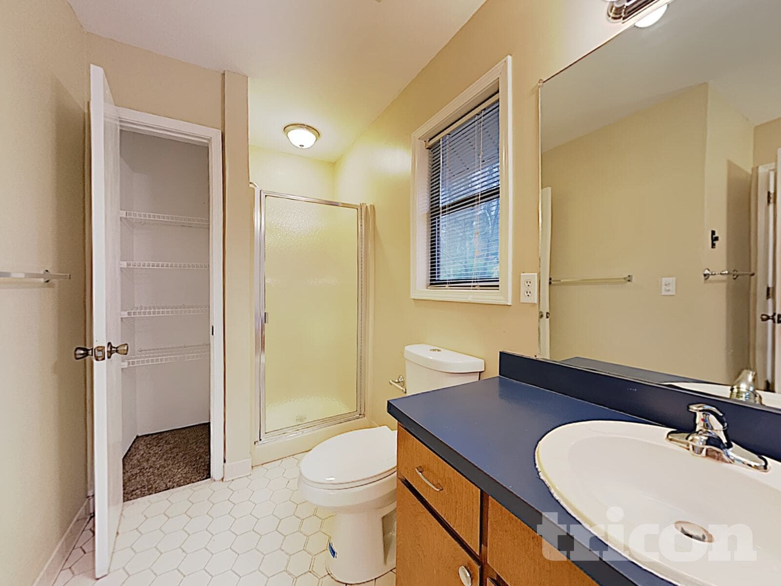 Building Photo - 3958 Cotswold Dr SW