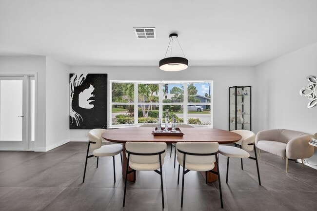 Building Photo - 2720 NE 59th St