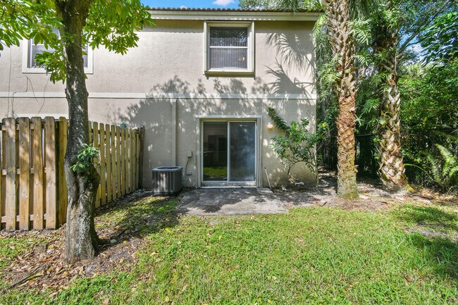 Building Photo - 954 Summit Lake Dr