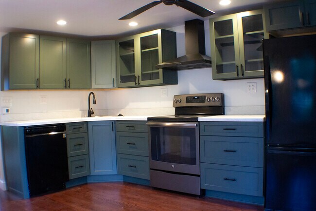 Building Photo - 5 Albany Ave