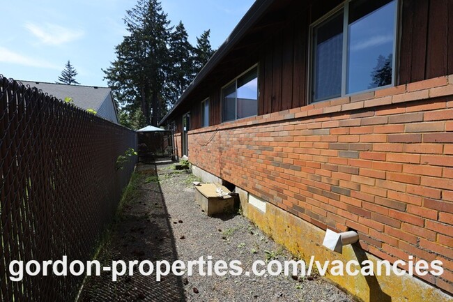 Building Photo - 14832 SE Cedar Ave