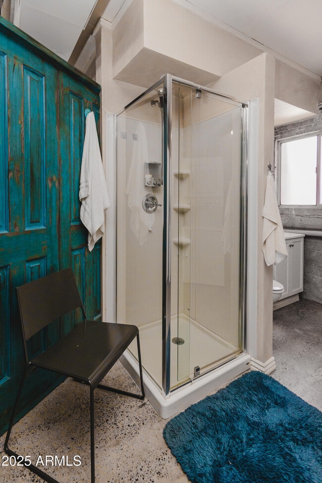 Building Photo - 353 E Thomas Rd