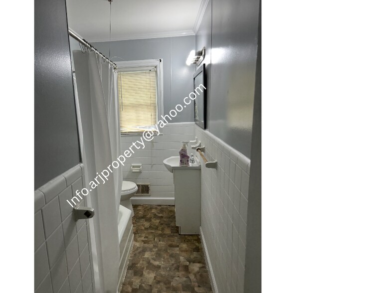 Building Photo - 105 Brasington Terrace