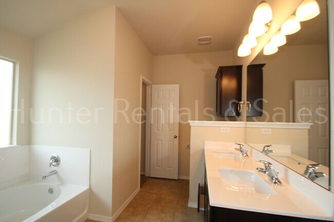 Building Photo - Classic Charm Meets Modern Comfort